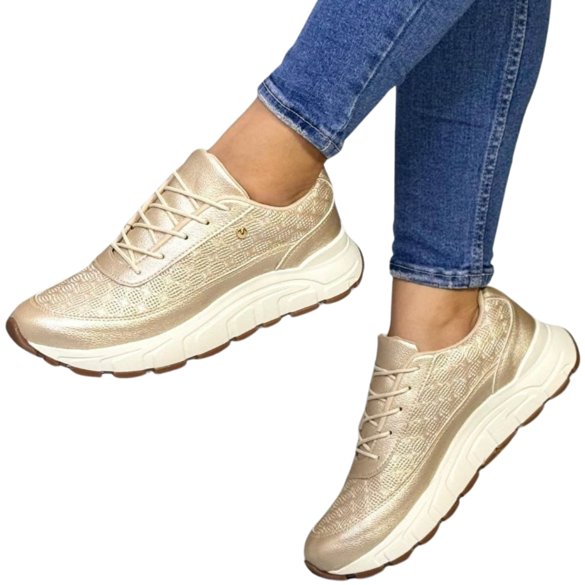 Los Mejores ZAPATOS DEPORTIVOS MUJER en Onlineshoppingcenterg Si estás buscando ZAPATOS DEPORTIVOS MUJER que combinen estilo, comodidad y durabilidad, en Onlineshoppingcenterg tenemos la mejor selección para ti. Nuestro catálogo incluye modelos modernos y versátiles que se adaptan a tus necesidades, ya sea para hacer ejercicio, caminar o simplemente para el día a día.  ¿Por Qué Comprar ZAPATOS DEPORTIVOS MUJER? Los zapatos deportivos para mujer son esenciales para quienes buscan estar a la moda sin renunciar a la comodidad. En Onlineshoppingcenterg , ofrecemos una variedad de zapatillas deportivas que te permiten moverte con libertad y estilo. Desde los modelos más elegantes hasta los más prácticos, aquí encontrarás el calzado ideal.  Ventajas de los ZAPATOS DEPORTIVOS MUJER Comodidad : Perfectos para caminar largas distancias o para el día a día. Estilo : Diseños modernos que siguen la última moda en zapato deportivo para dama . Variedad de colores : Desde tenis blancos para mujer hasta opciones en negro y colores llamativos. Modelos Populares de ZAPATOS DEPORTIVOS MUJER En Onlineshoppingcenterg , tenemos una amplia gama de zapatos deportivos para dama , desde los clásicos hasta los más modernos. A continuación, te mostramos algunos de los modelos más populares:  Zapatillas Blancas Mujer Las zapatillas blancas mujer son un básico en cualquier armario. Son fáciles de combinar con cualquier look y aportan un toque fresco y moderno. Ya sea que las use para una caminata o para una salida casual, son una excelente opción.